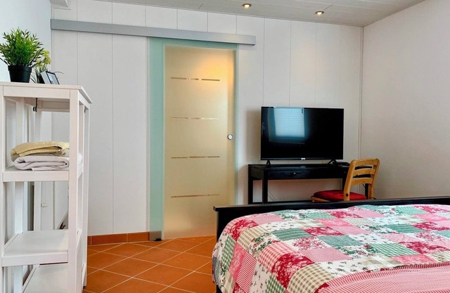 Charming apartment with air conditioning, WiFi, smart TV surrounded by greenery