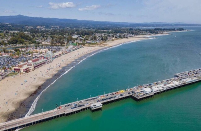 Charming B&B steps to beach, boardwalk, pier, shop, restaurants w bath & WiFi #6