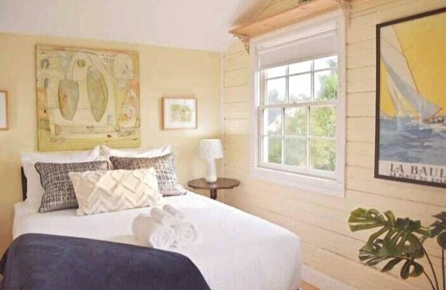 Charming Beach Cottage w/Ocean Views & Sauna!