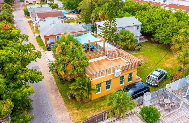 CHARMING BEACH VILLA-HUGE ROOFTOP DECK-600 FEET FROM THE BEACH