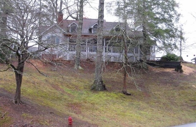 Charming Bear Paw Cabin with Spectacular View of Lake Hiwassee