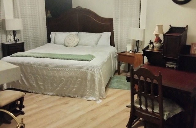 Charming bed & breakfast in soothing Ruston spirit. Near Tech and Sports complex