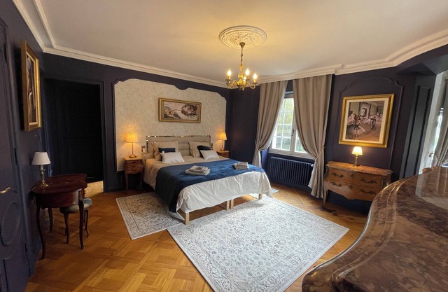 Charming bed and breakfast in a château with breakfast included