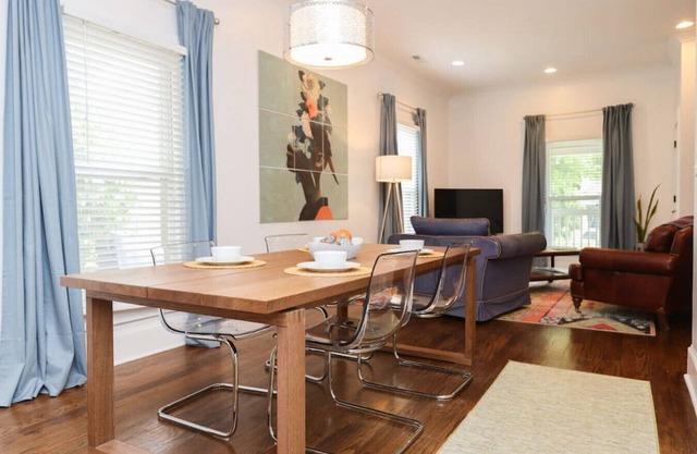 Charming bungalow in NoDa near Restaurants, Parks and Breweries