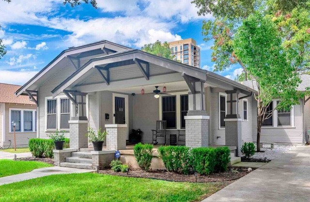Charming Bungalow Near Riverwalk, Zoo & The Pearl