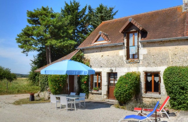 Charming Cottage in Touraine: Fireplace, Garden, Near Zoo & Castles, Pet-Friendly
