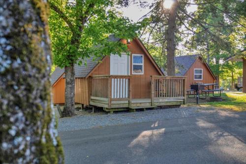 Charming Cabin near Smoky Mountains