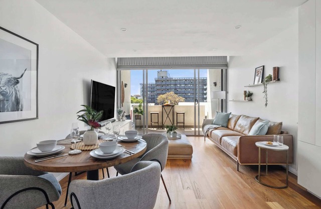 Charming Camperdown Hideaway With Parking