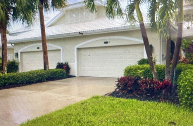 Charming Cardinal Cove 2-bed, 2-bath, 2-car garage villa at Fiddler's Creek.