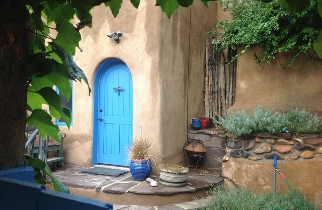 Charming Casita Establo in Historic Eastside Area