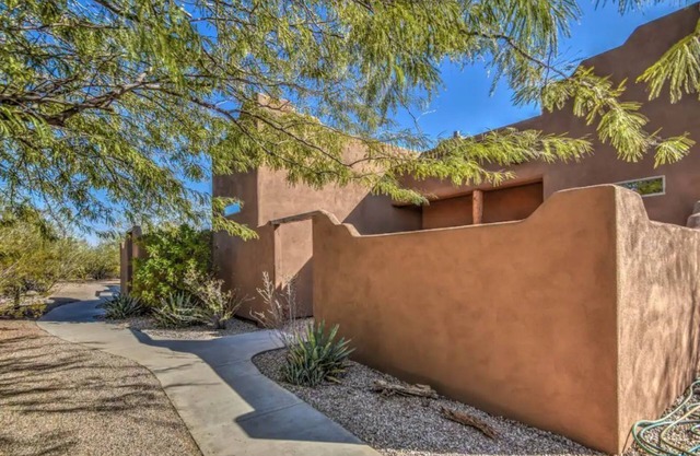 Charming Casita with private entrance and porch