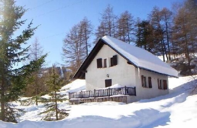 Charming chalet 800 meters from the slopes in a small ski resort
