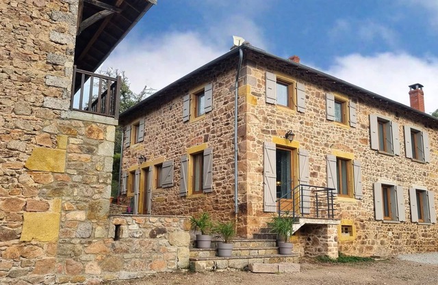 Charming cottage with terrace, pets allowed, modern comfort