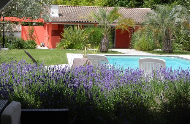 Charming cottage 3 ears with landscaped garden and swimming pool 10 minutes from Bordeaux