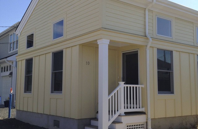 CHARMING, COMFORTABLE, CLEAN, NON-SMOKING BEACH HOUSE
