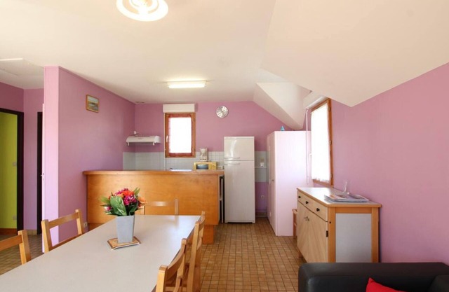 Charming Coastal Home with Wifi, BBQ & Pet-Friendly Near Beach