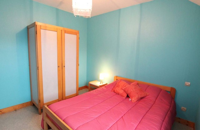 Charming Coastal Home, WiFi, Pet Friendly, Private Courtyard, 200m from Sea