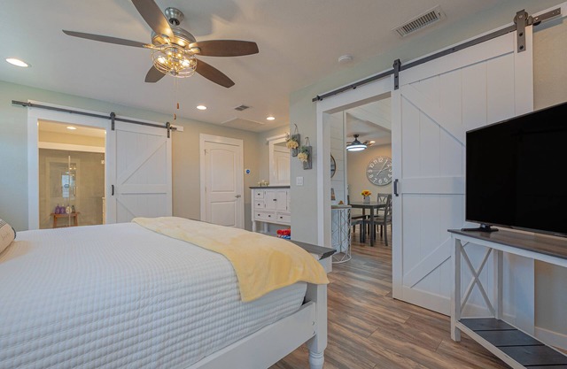 Charming coastal home min from beach and bay! Sleeps 9!