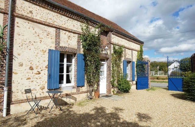 Charming Cottage with Pool Near Dreux and Chartres - Sleeps 4