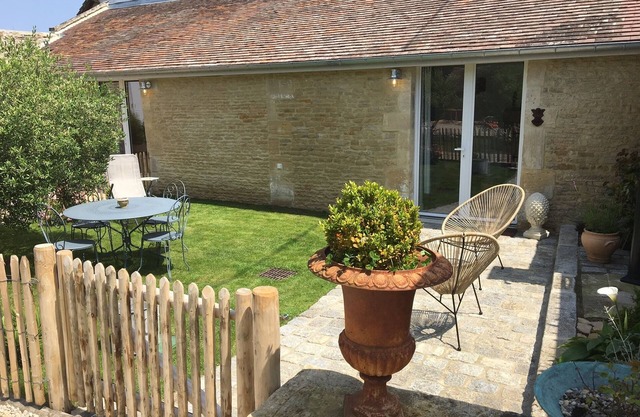 Charming cottage with garden and wood-burning stove 250 m from the beach