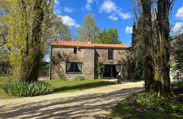 Charming Cottage near Loire: Private Terrace, 2 Ensuite BRs, Baby Gear, WiFi, Pet-Friendly
