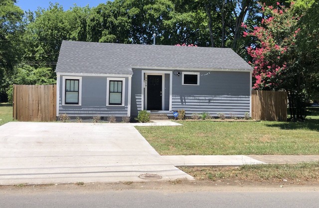 ✦ Charming Cottage Home in Historic District near SoMa ✦