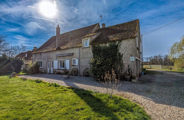 Charming Cottage in Berry with Pool Access & Private Garden
