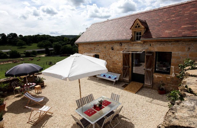 Charming cottage in Groléjac with parking, WiFi and enclosed garden