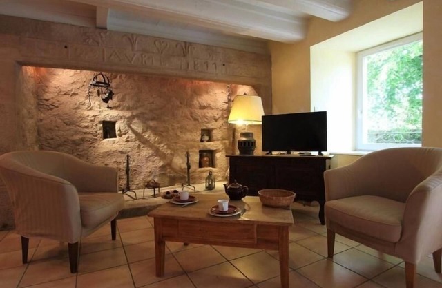 Charming Cottage in Vernassal with Courtyard and Nearby Attractions