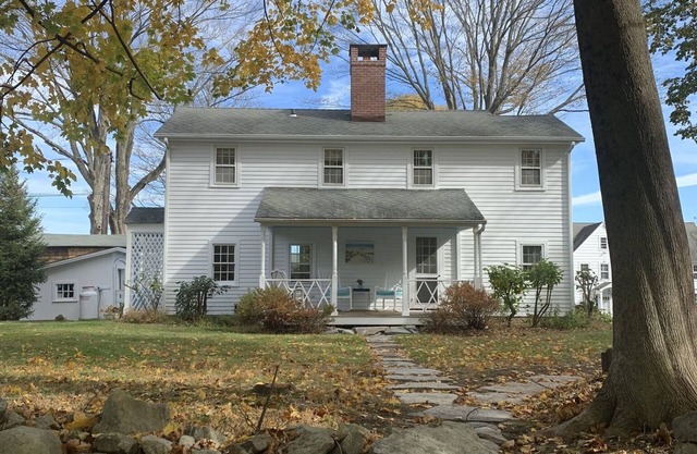 Charming Cottage located on Historic Estate 1 Hour from NYC!