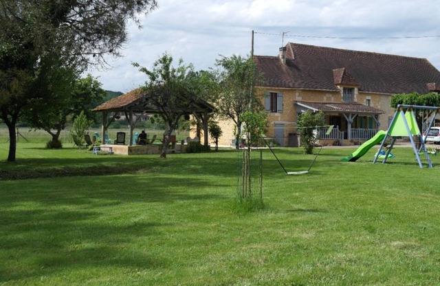 Charming Cottage Near Dordogne River, Ideal for Families, with Garden & BBQ