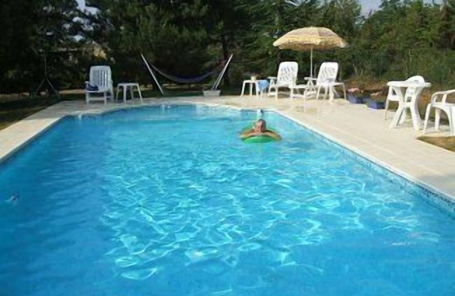 Charming Cottage- Pet Friendly,Heated Pool,Mature Gardens, Couples,Barbecue,WIFI