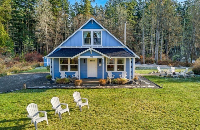 Charming Cottage near Roche Harbor! (BSB)