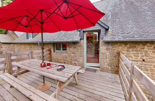 Charming Cottage with Terrace Overlooking Stream and Hills, Near Fougères and Mont Saint-Michel