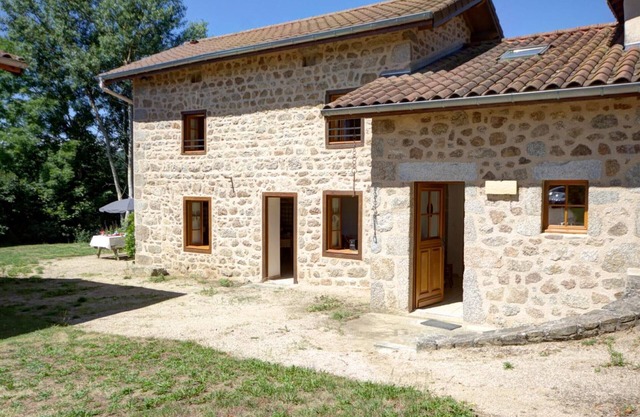 Charming Cottage with Fireplace, Garden, and Nature Walks Near Scenic Lakes