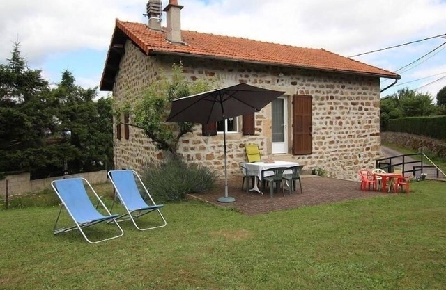 Charming Cottage with Terrace, Near Puy-en-Velay, Family-Friendly, Nature & Activities