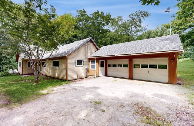 Charming Cottage with Modern Updates, BBQ Grill, and Nearby Attractions