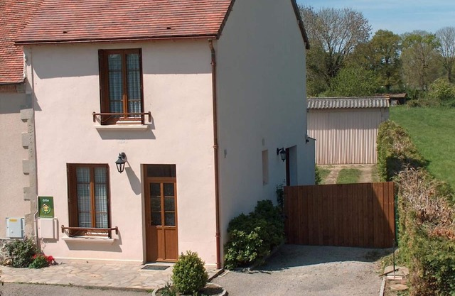 Charming Cottage with Shared Pool, Garden, and Modern Amenities in Tranquil Village Setting