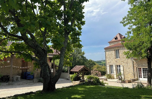 Charming country estate with group gîtes (59 people) and swimming pool