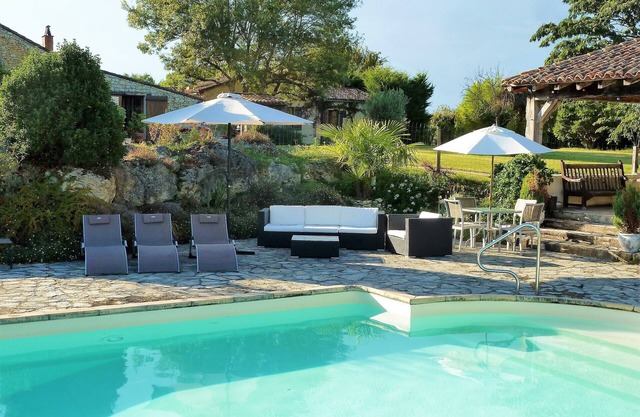 Charming Country Cottage With Large Heated Pool In Monbazillac, near Bergerac