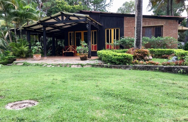 Charming country house with 4 bedrooms and WiFi, AC in fabulous Hato Damas