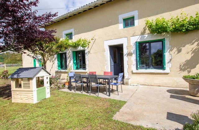 Charming Country House with Garden, Fireplace, and Modern Amenities in Peaceful Dordogne Location
