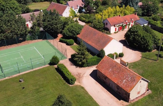 Charming Countryside Retreat with Spa, Tennis & Garden