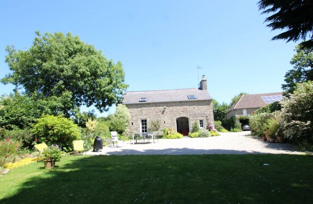 Charming Countryside Home with Fireplace, WiFi, and Baby Gear
