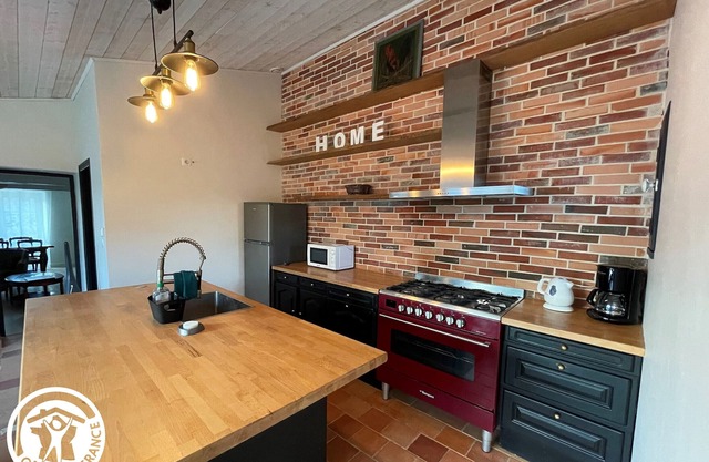 Charming Countryside Home: 3 BR, Garden, BBQ, Near Beaches & Farms