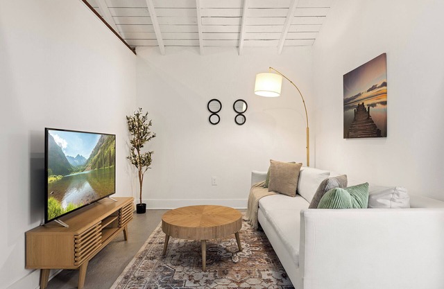 Charming Cozy 1-BR Bungalow w/W&D
