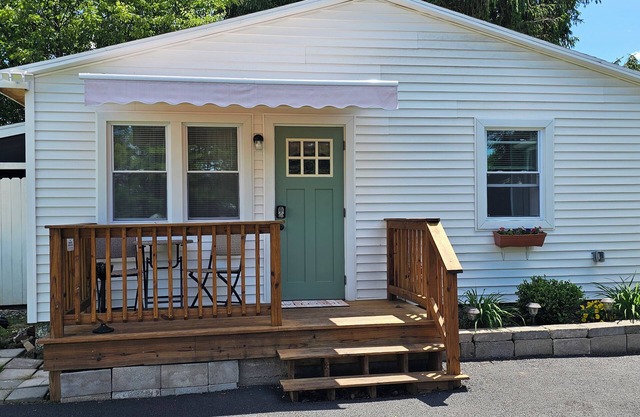 Charming, Cozy and Clean Cottage in Carlisle