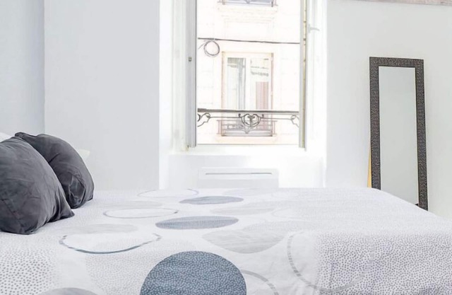 Charming cozy apartment downtown
