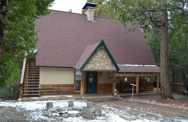 Charming, Cozy, & Peaceful Mountain Getaway for Family & Friends