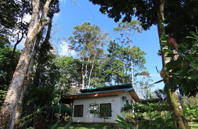 Charming 2-bedroom villa in peaceful Provincia de Alajuela with AC, WiFi
